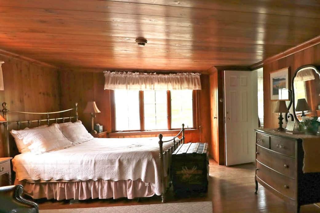 The Pine Room features a queen-size bed, a private bathroom and a fireplace to take the chill off on those cool evenings. It is on the main level, on the southeast side of the house with views of the mountains and fields.