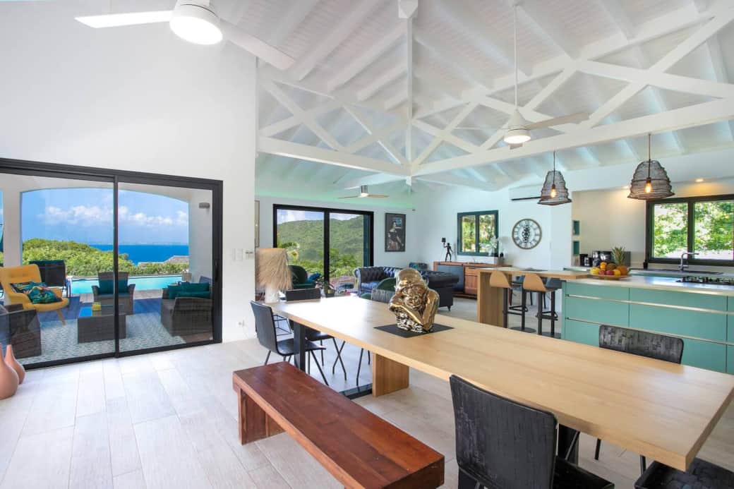 Dining room with direct access to the terrace Saba