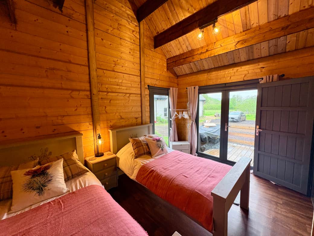 Twin room image 2