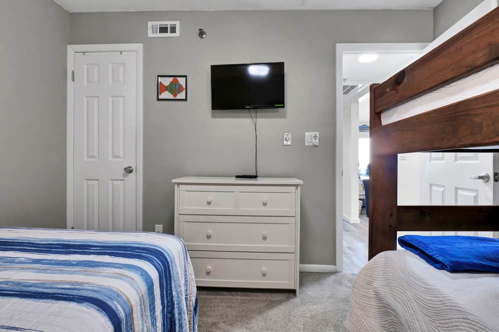 2nd bedroom with full size bed and twin bunks