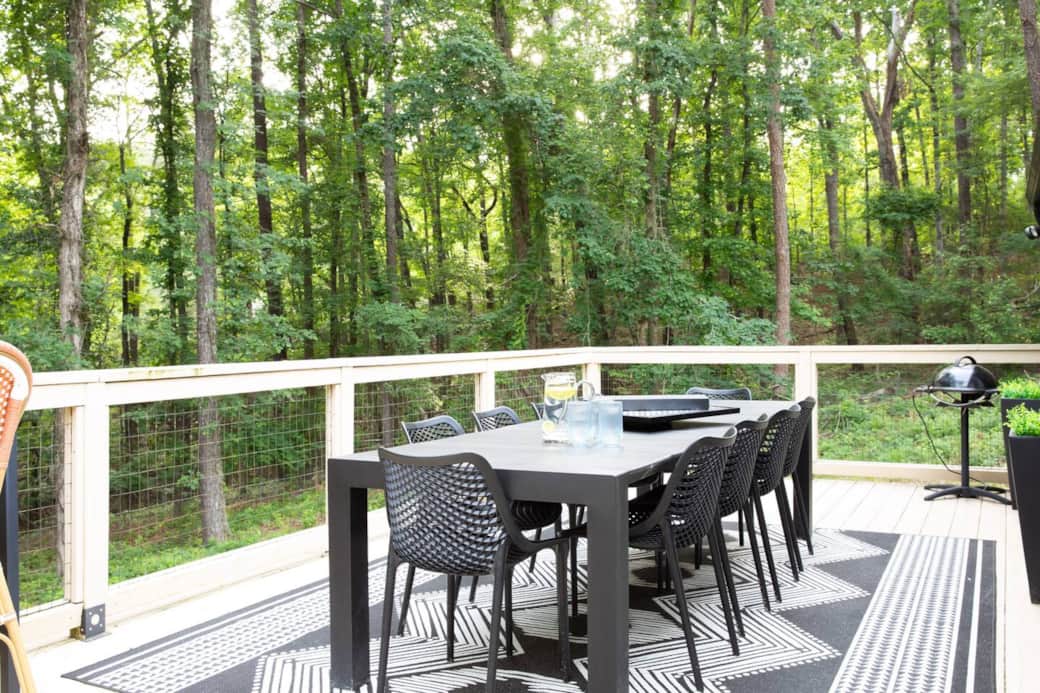 Seating for 10+ people outdoors and indoors!