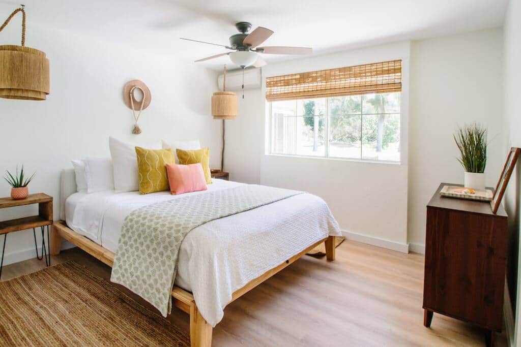 Master suite with king size bed Master suite with king size bed