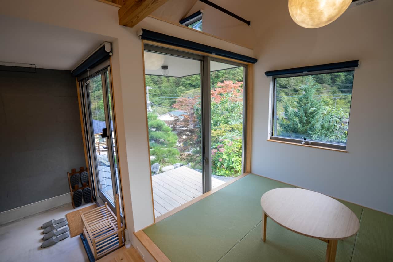 畳、屋外