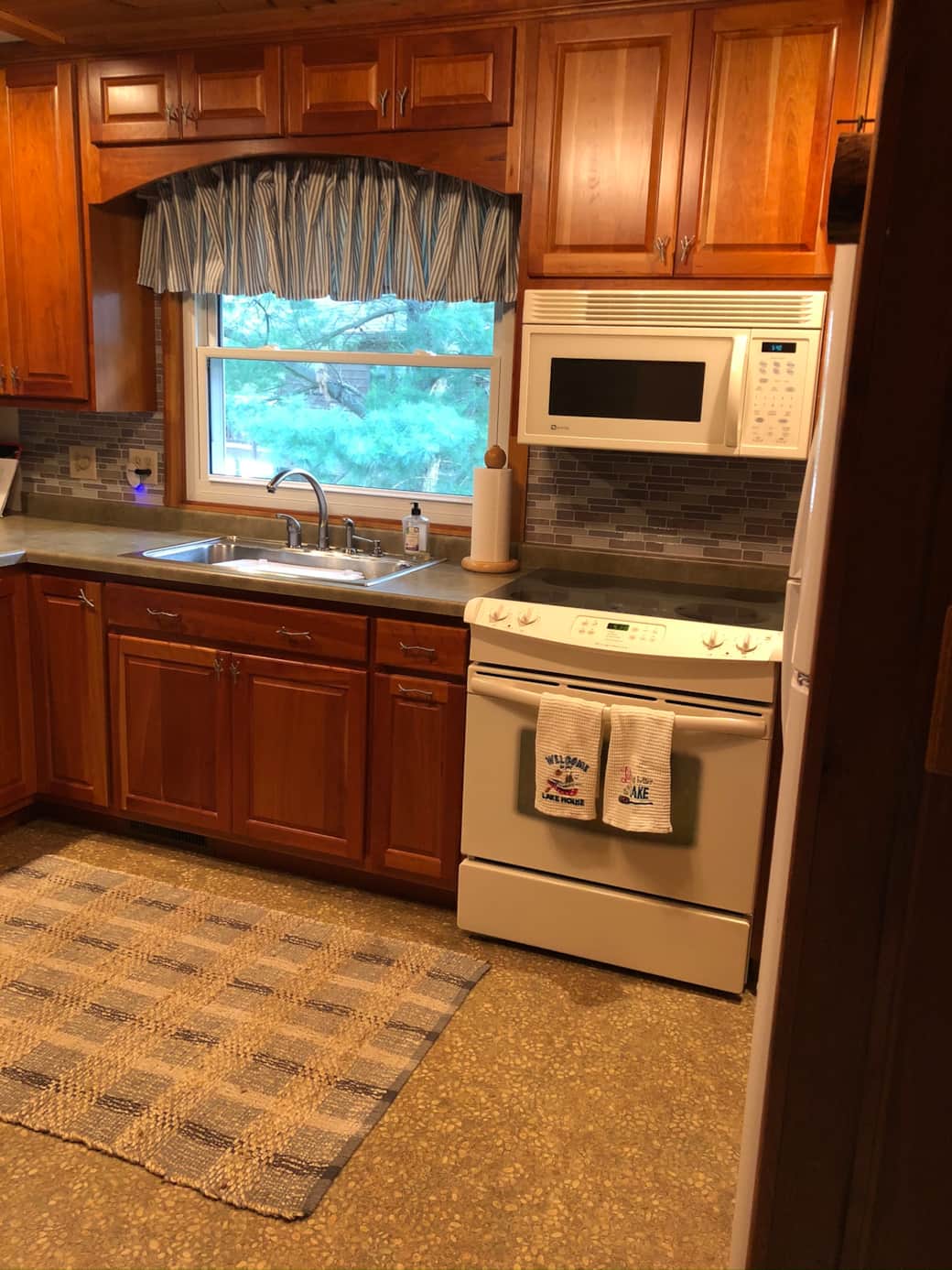 SMITH CABIN KITCHEN 