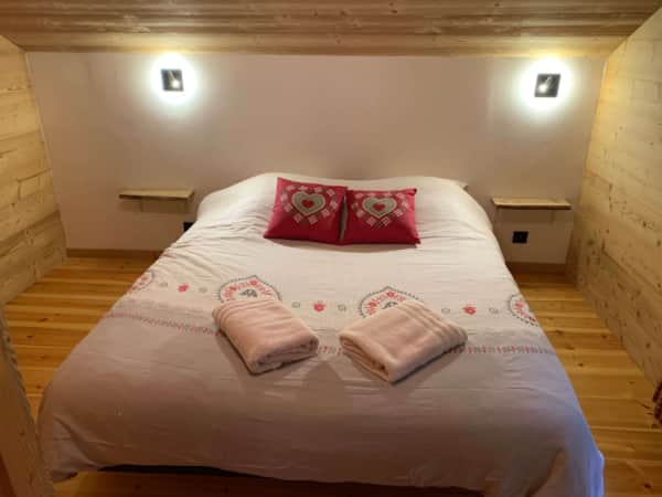 Chambre Isoard lit double — Chalet Mont Milo Pramorel