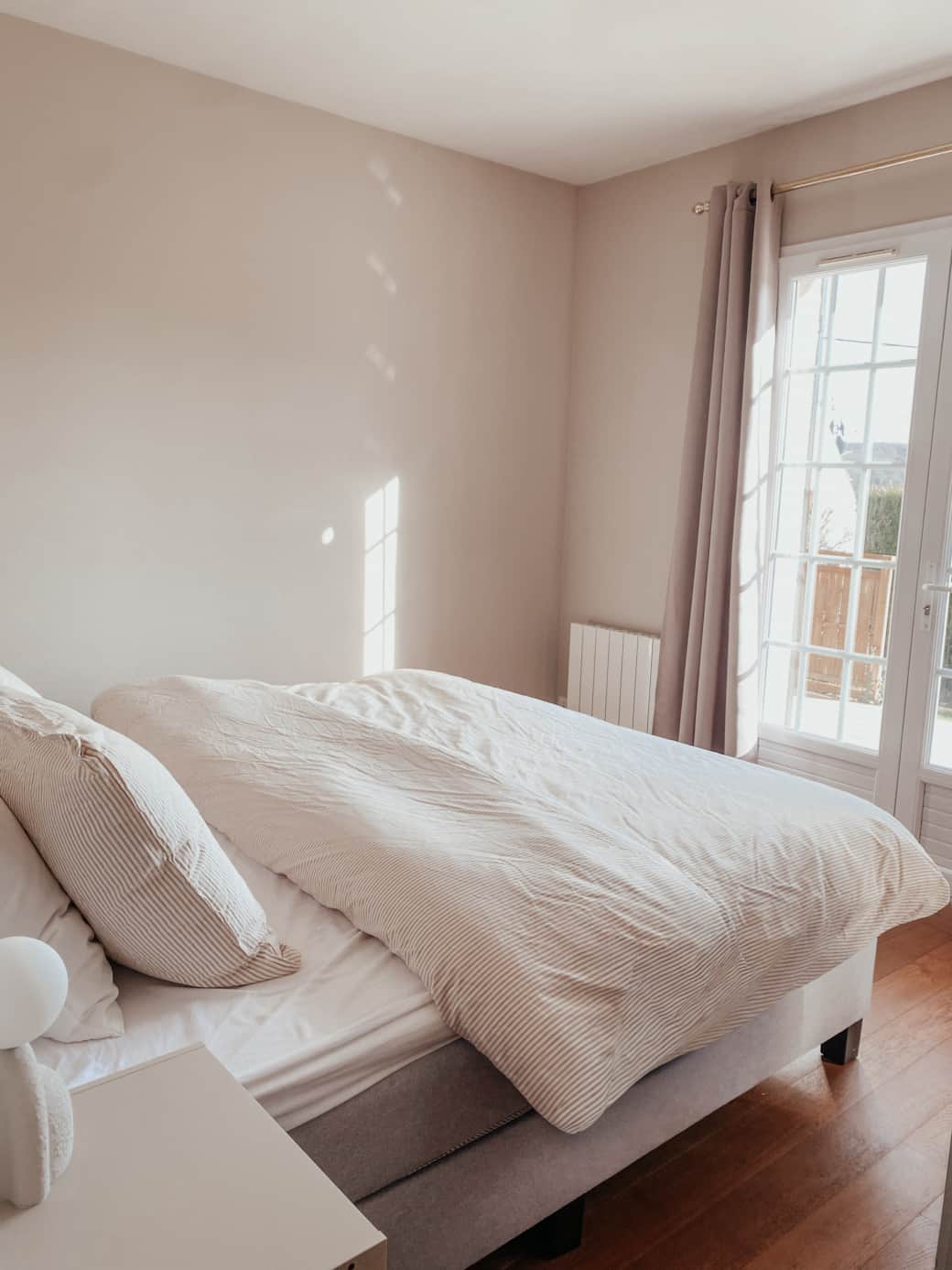 Second bedroom with garden view
