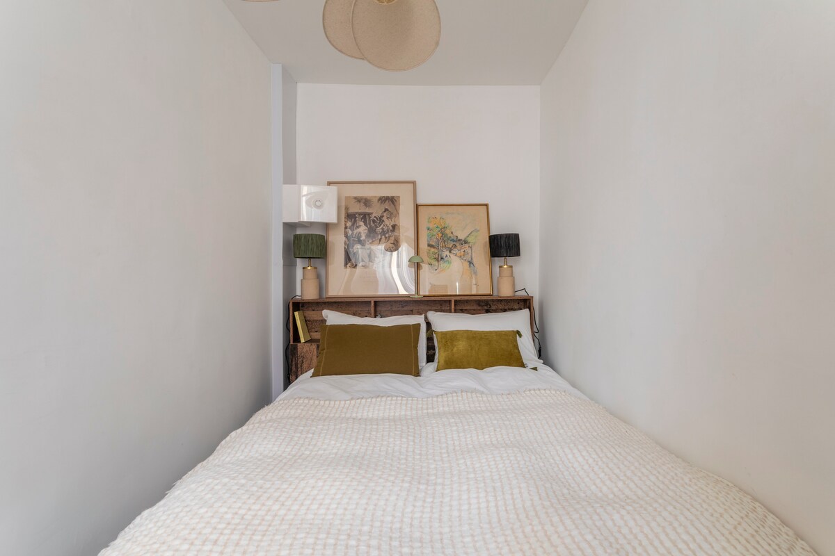 Beautiful apartment in downtown Aix, AC