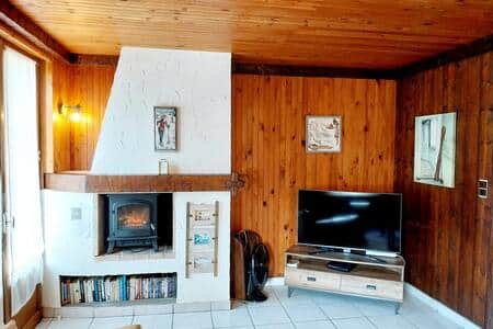 Cheminée électrique et TV/DVD dans le salon