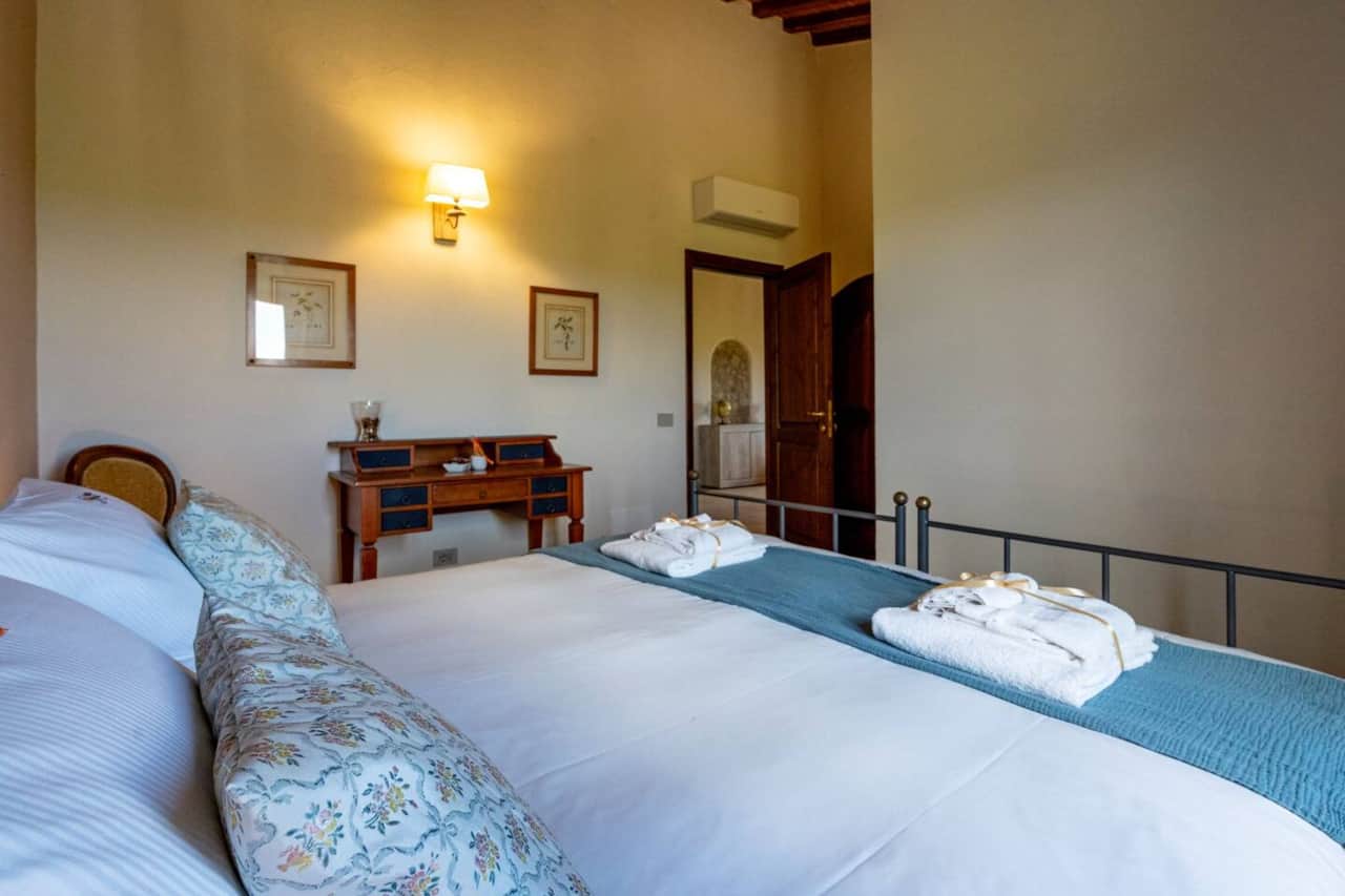 Alloro room