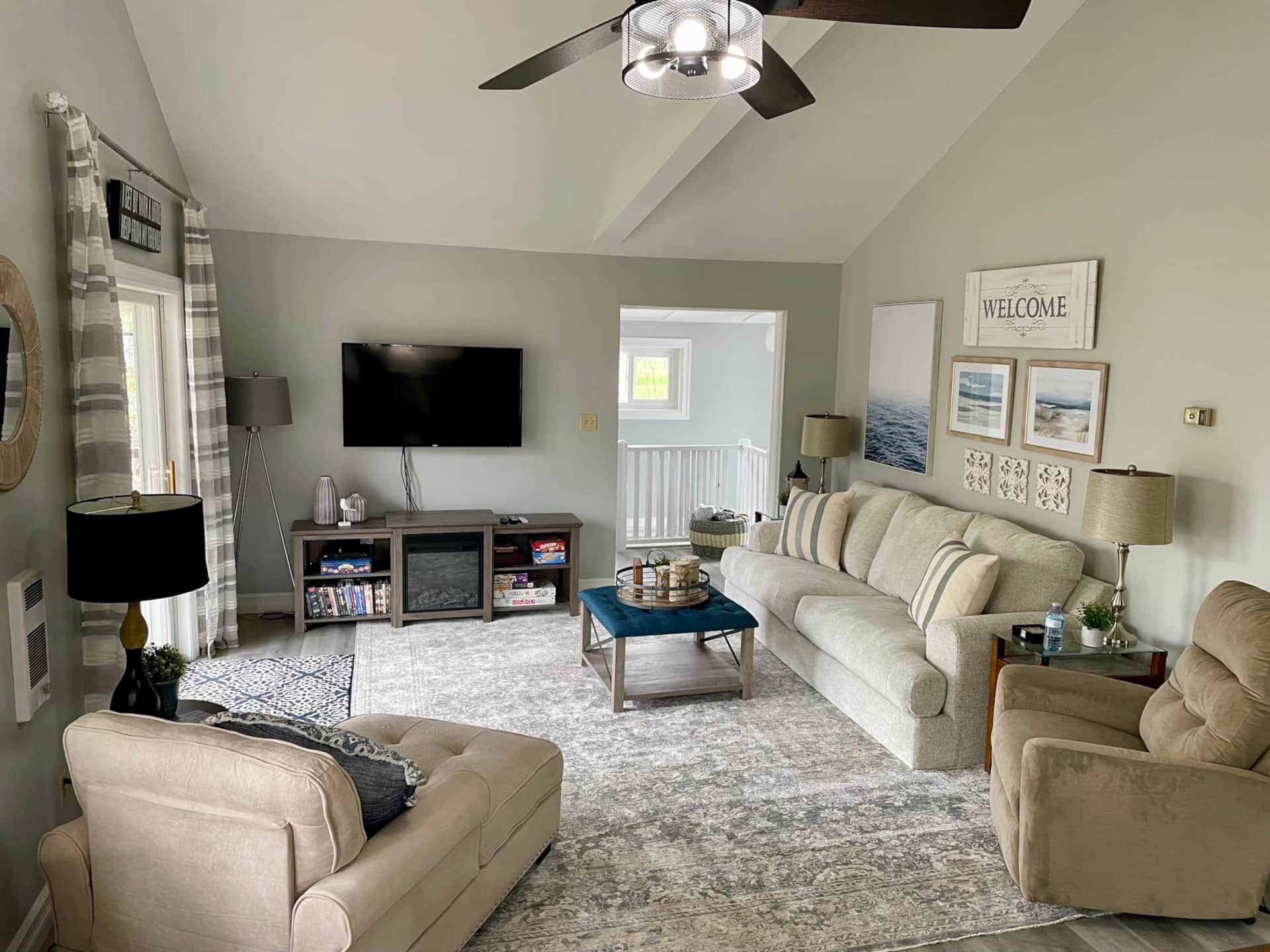 Back Unit 96 N Shore, Cottage House Pelee Island Vacation Home in Pelee