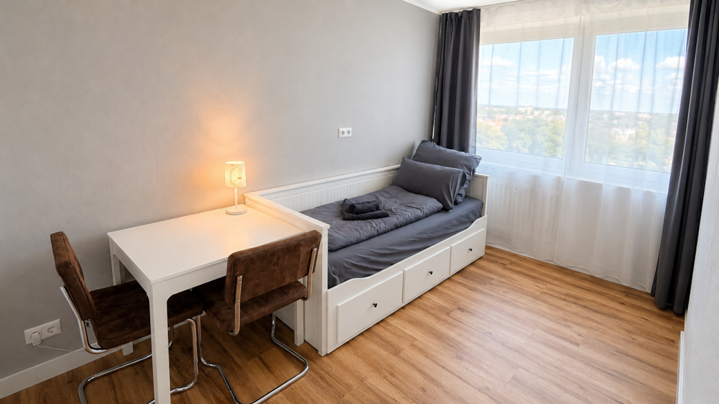 W53 smallbedroom