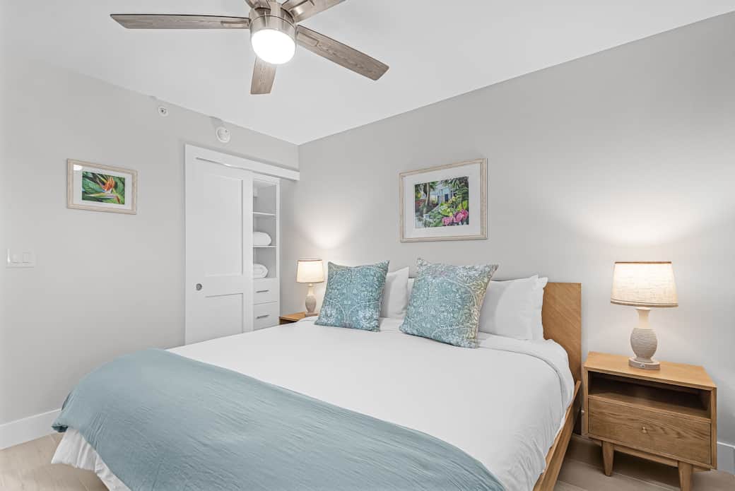 Storage space, extra towels & bedding in closet