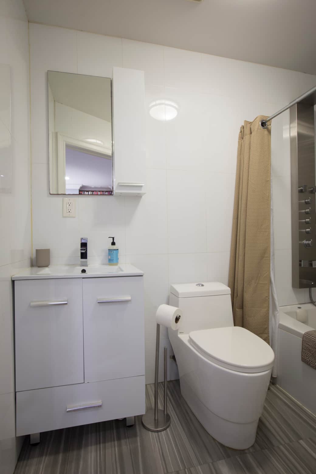 The main bathroom is fully stocked