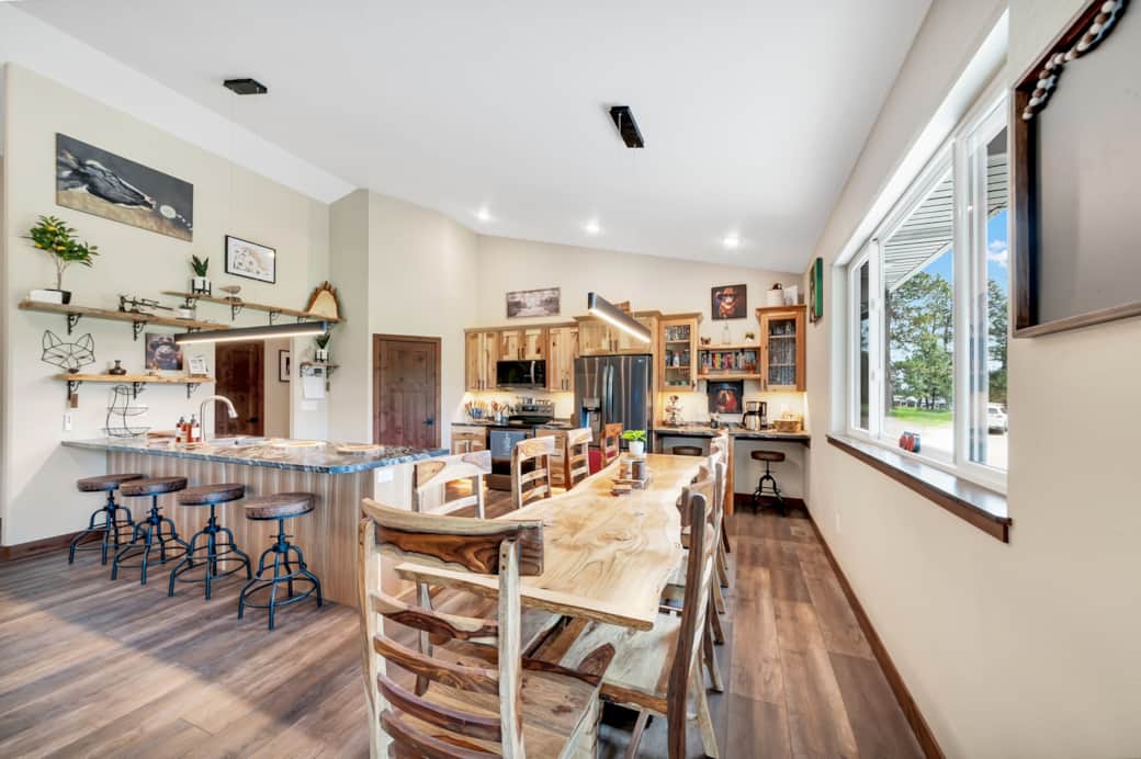 Kitchen and Dinging room 