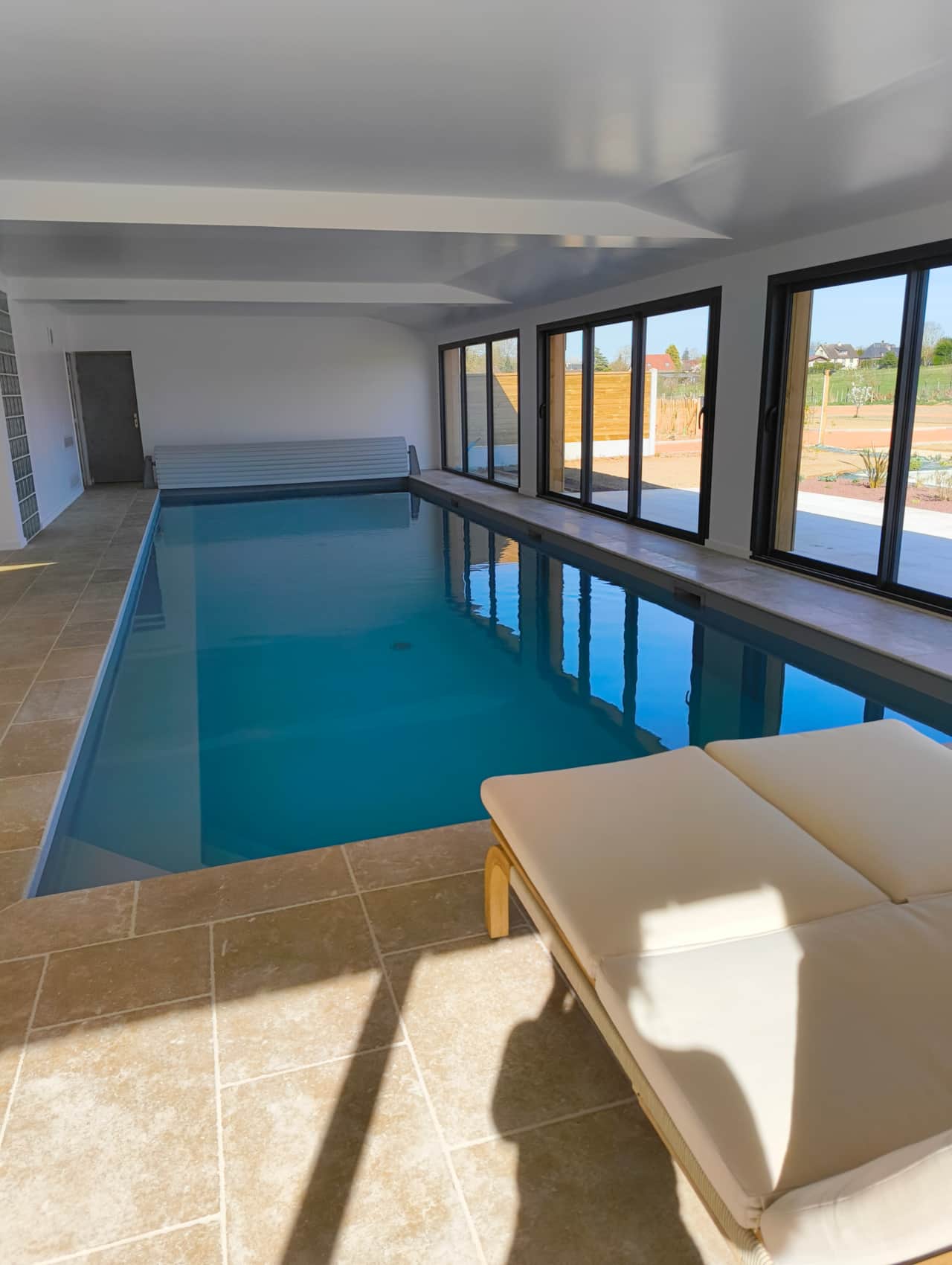 Piscine 12x4m chauffée à 28°C
