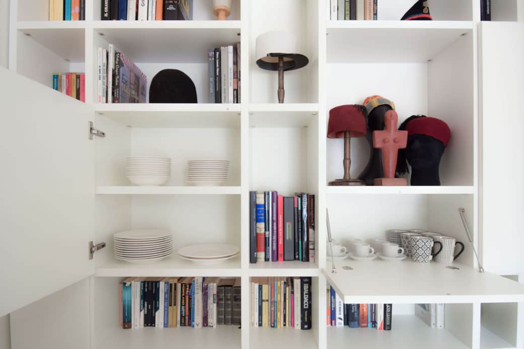 Appartamento Bianco. Libreria.