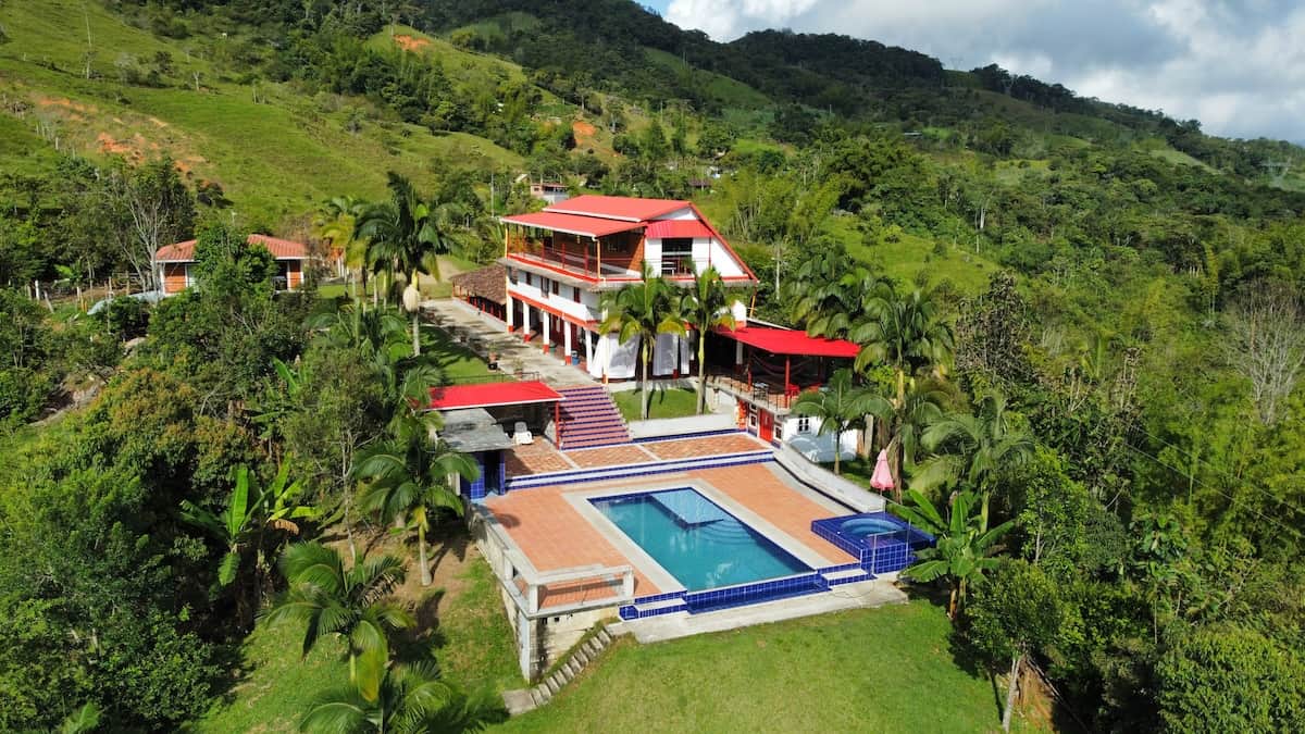 86-acre private Paisa finca – exclusive 15-bedroom vacation rental sleeps up to 48 San Rafael