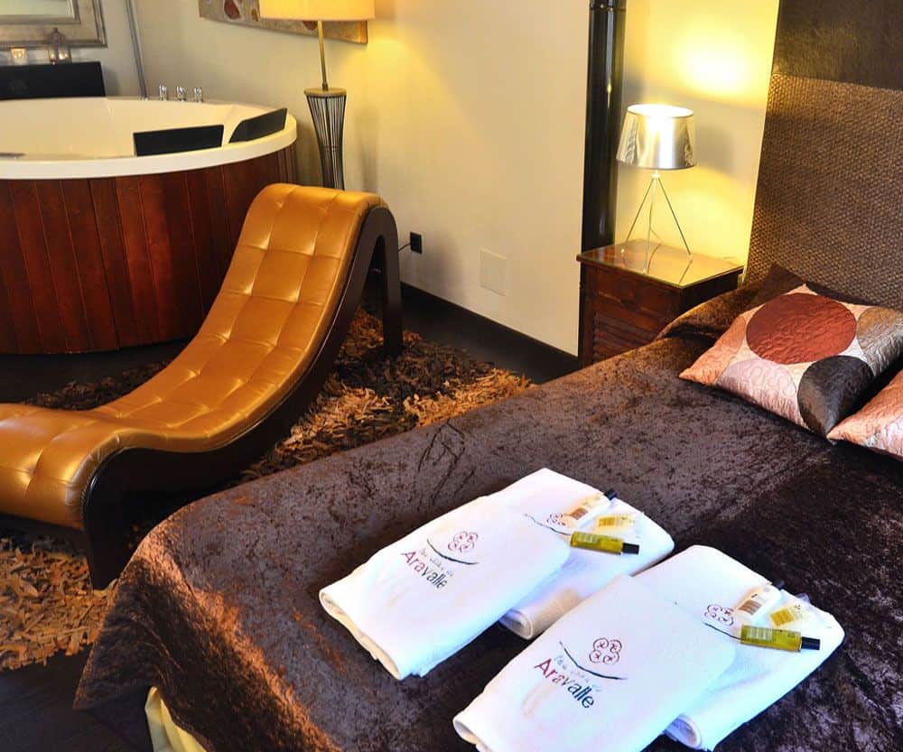 Cama 150 cm  y Diván tantra
