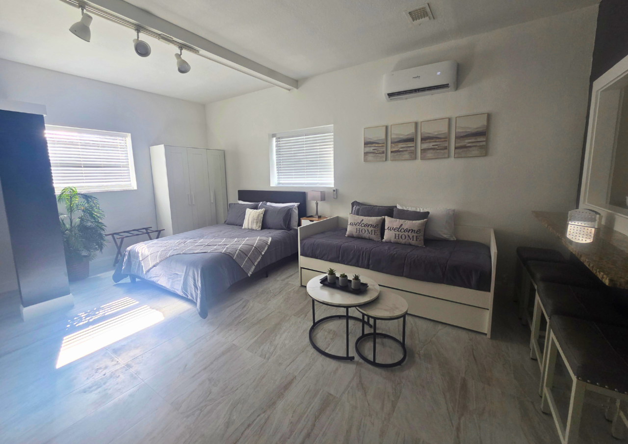 Spacious comfort with a queen bed, sofa bed, premium linens & plush pillows. Lakeland, FL