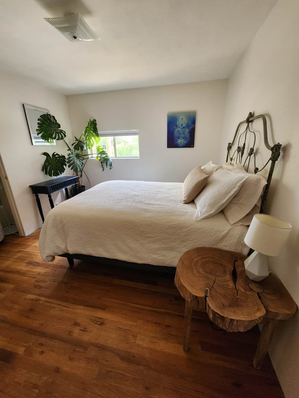 Full Bedroom