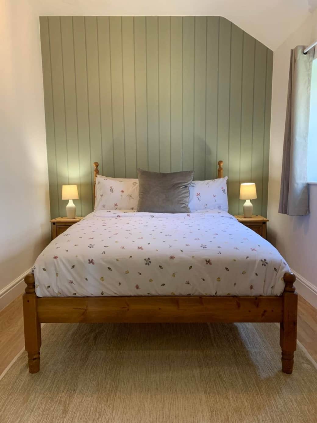 Bedroom with kingsize bed