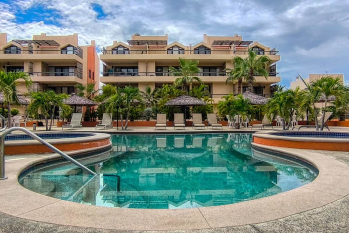 Photo inspiration: Picture Idea: Penthouse 2Bd Room 2 Terraces Pools Near Beach