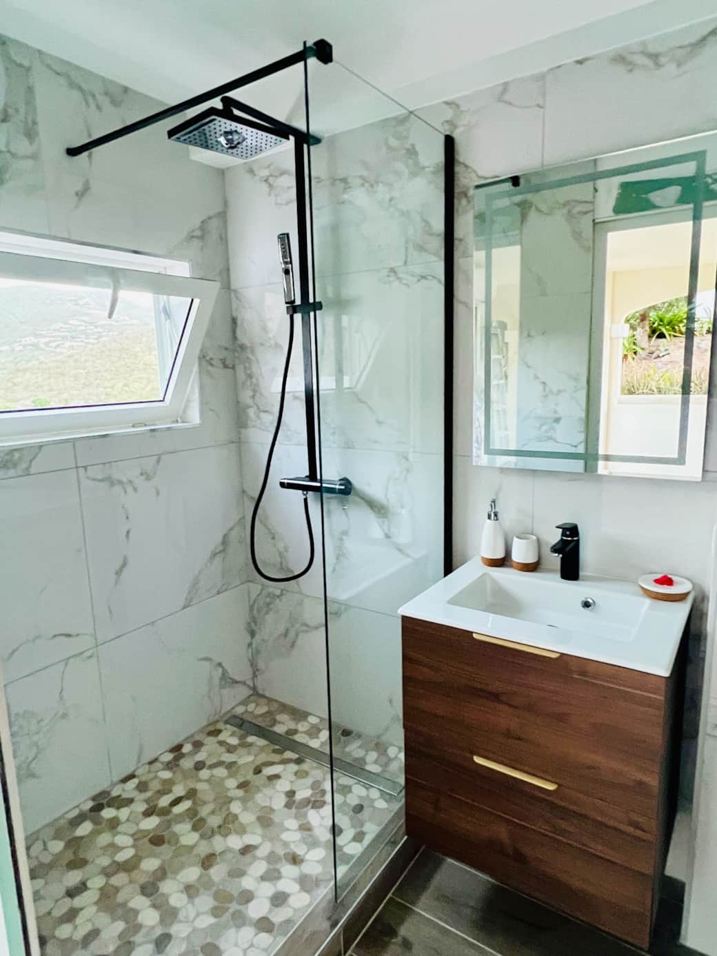 Sxm shower groundfloor bathroom