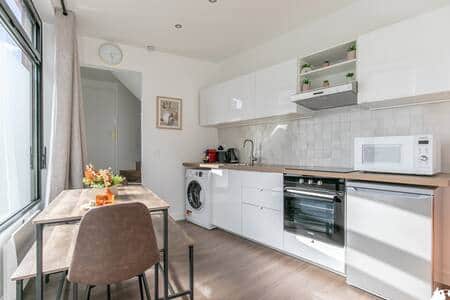 Cuisine équipée avec coin repas Cuisine équipée avec coin repas