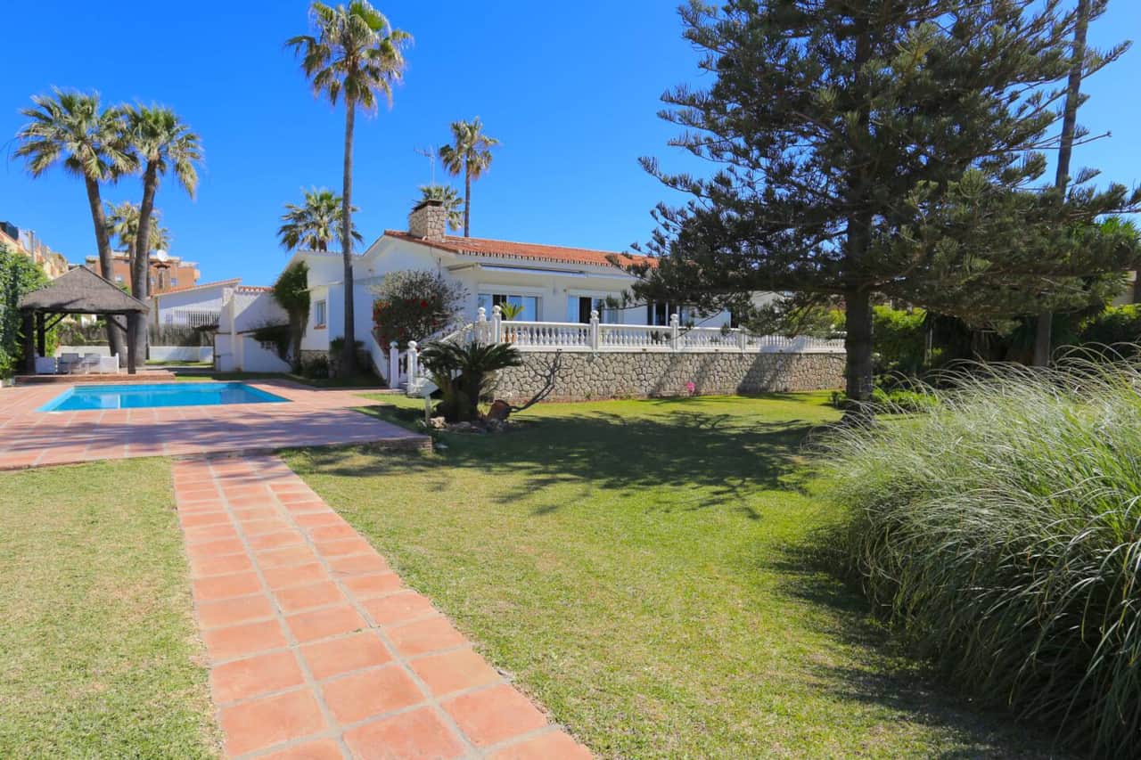 VILLA DEL MAR Beachfront Premium House Rincón de la Victoria Málaga HOMINGBOOK