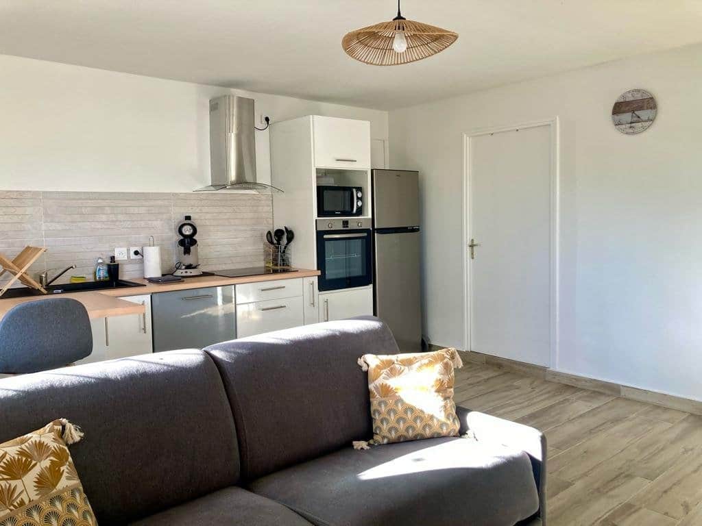 Salon lumineux et moderne – Ti ZEINGA la Sainte-Anne