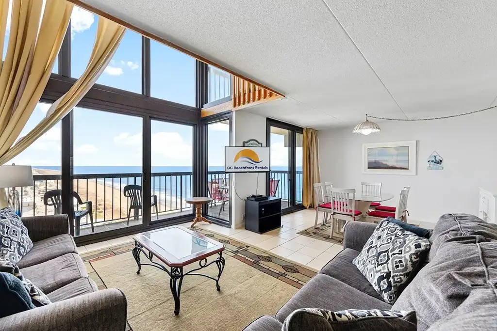 Oceanfront penthouse with great sea views, top floor, Wi-fi, pool!