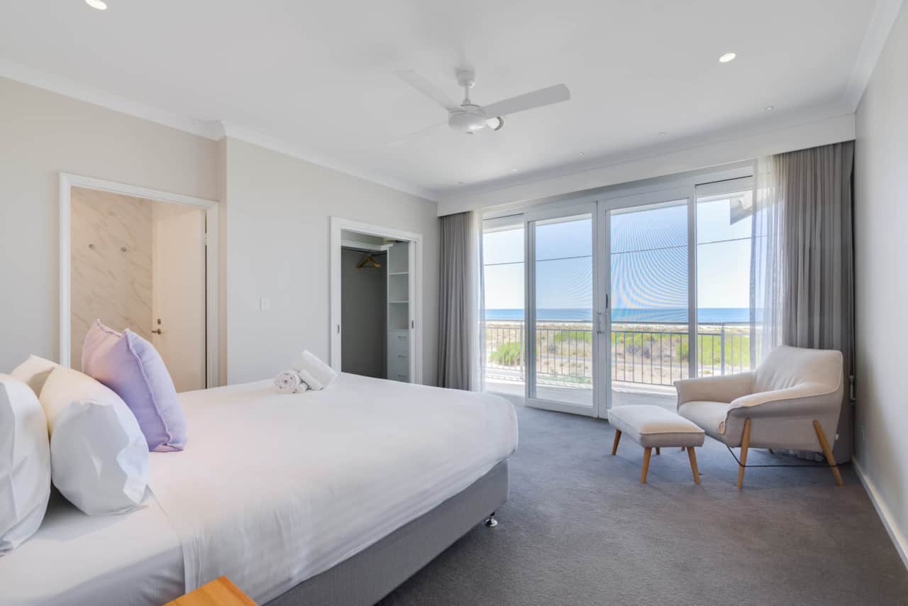 GEOGRAPHE SAILS - MAIN KING BEDROOM 1