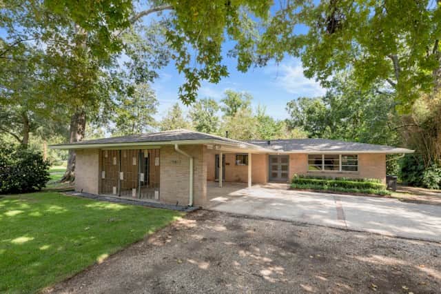Welcome to the Lagniappe Lodge!