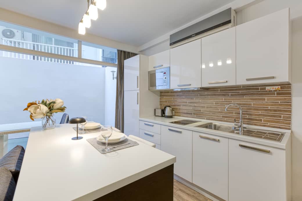 Fully equipped kitchenette and dining space