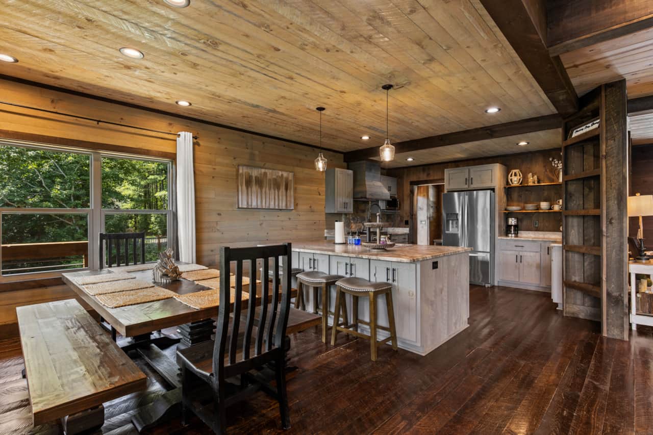 Fully equipped kitchen with space for group meals
