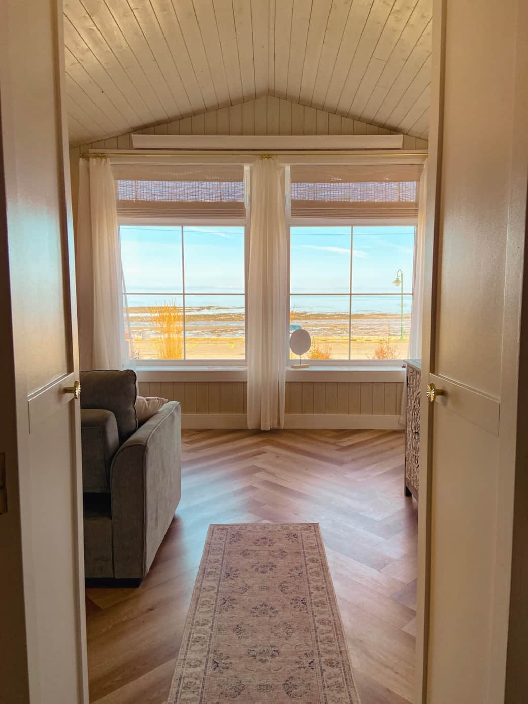 ️ Vous serez charmés par cette vue incroyable sur la plage et le fleuve! L’été, la maisonnette vous plonge au cœur de la beauté naturelle de Sainte-Luce! ☀️ ️ Vous serez charmés par cette vue incroyable sur la plage et le fleuve! L’été, la maisonnette vous plonge au cœur de la beauté naturelle de Sainte-Luce! ☀️