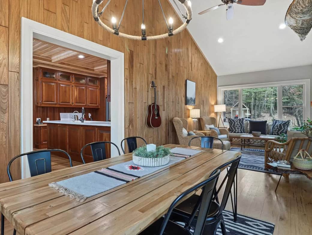Main Floor: Porch with dining for 8