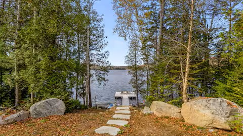 Chemin menant au lac
