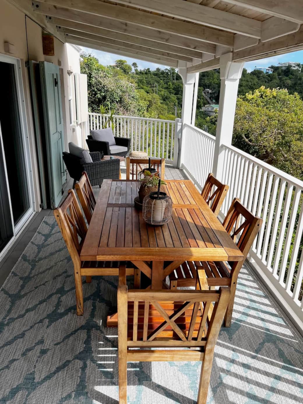 dining (upper deck)