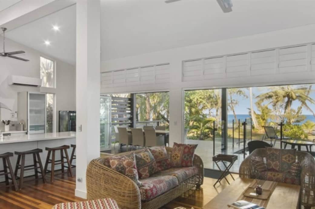 Ripples on the Beach - Living Kitchen to Beach