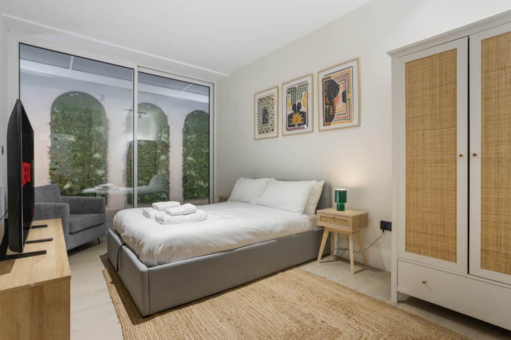 Flat A, 36 Great Russell Street WC1B-14 Flat A, 36 Great Russell Street WC1B-14