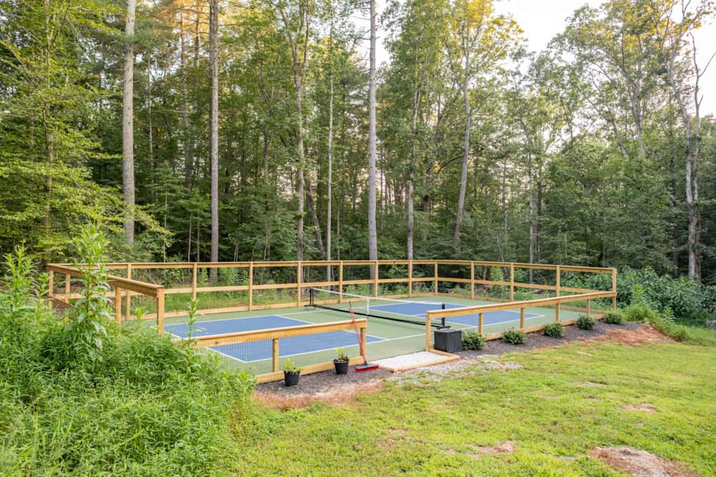 Pickleball Court: paddles and balls provided