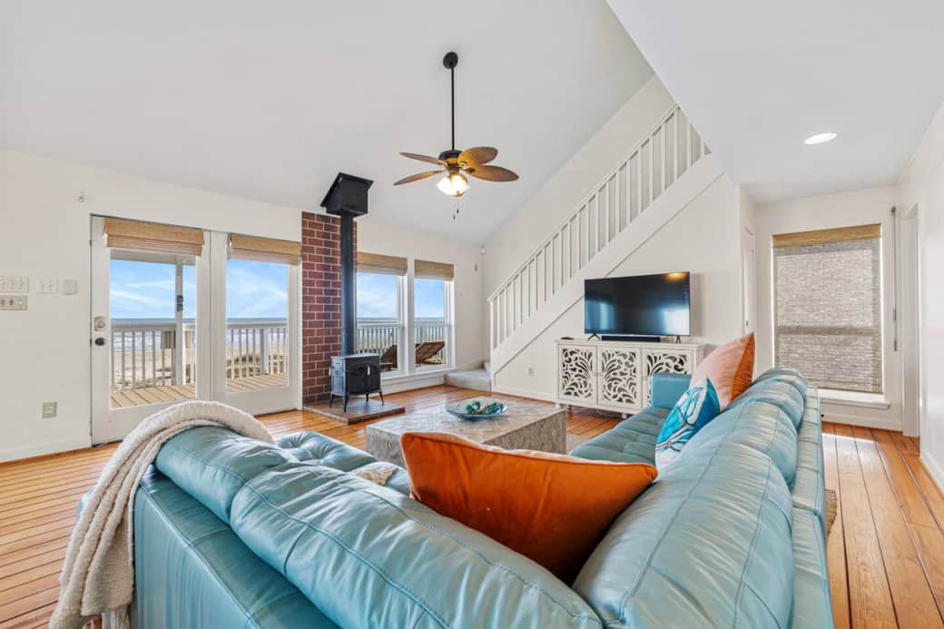 Large sectional where your group can enjoy relaxing evenings together. Large sectional where your group can enjoy relaxing evenings together.