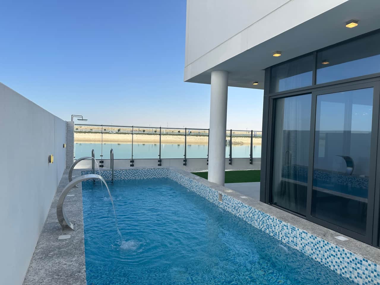 Private Heated Pool with Jacuzzi