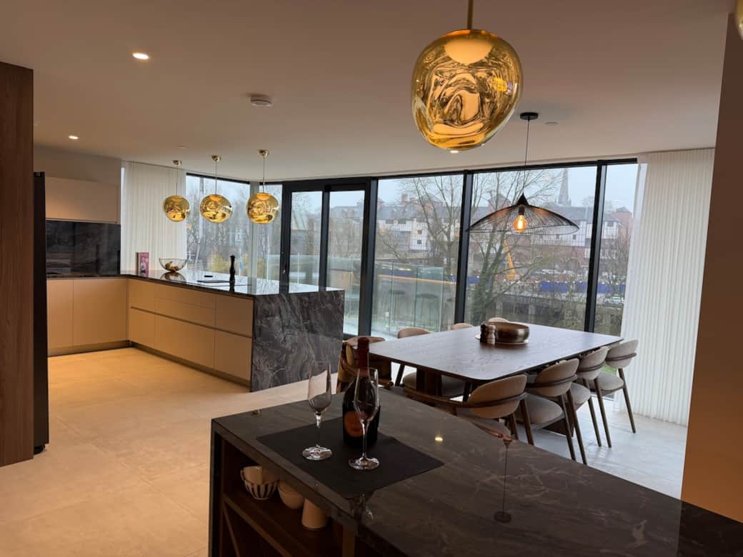 Perfect Entertainers Kitchen with American Fridge/Freezer with ice, separate wine fridge and 2 dishwashers with full bar facilities 
