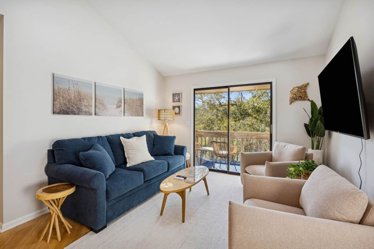 A6 Forest Ridge - Living Area 2