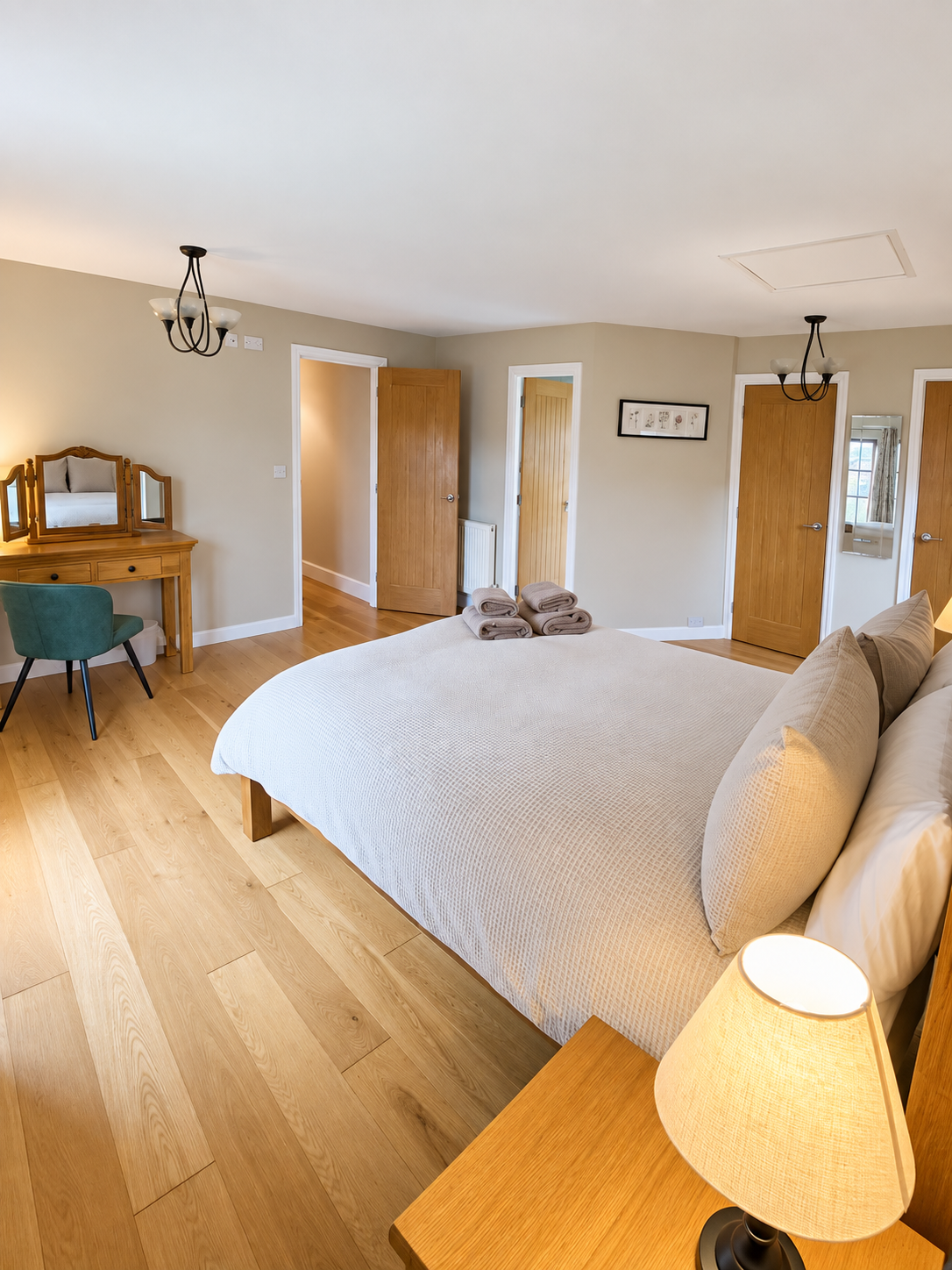 Bedroom 1 | King Bed