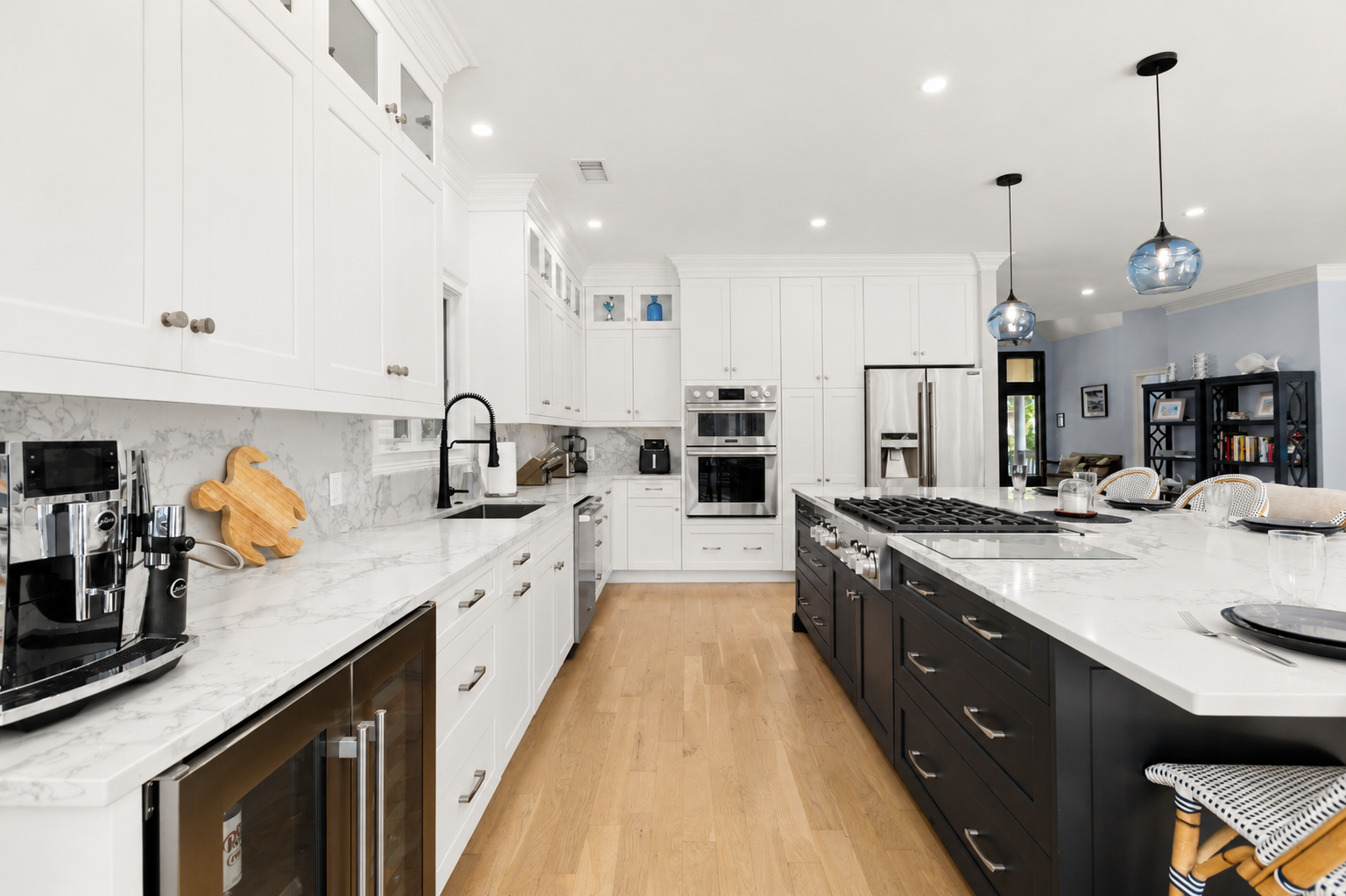 Cook up dinner on the gas range while the fridge keeps drinks cold nearby.
