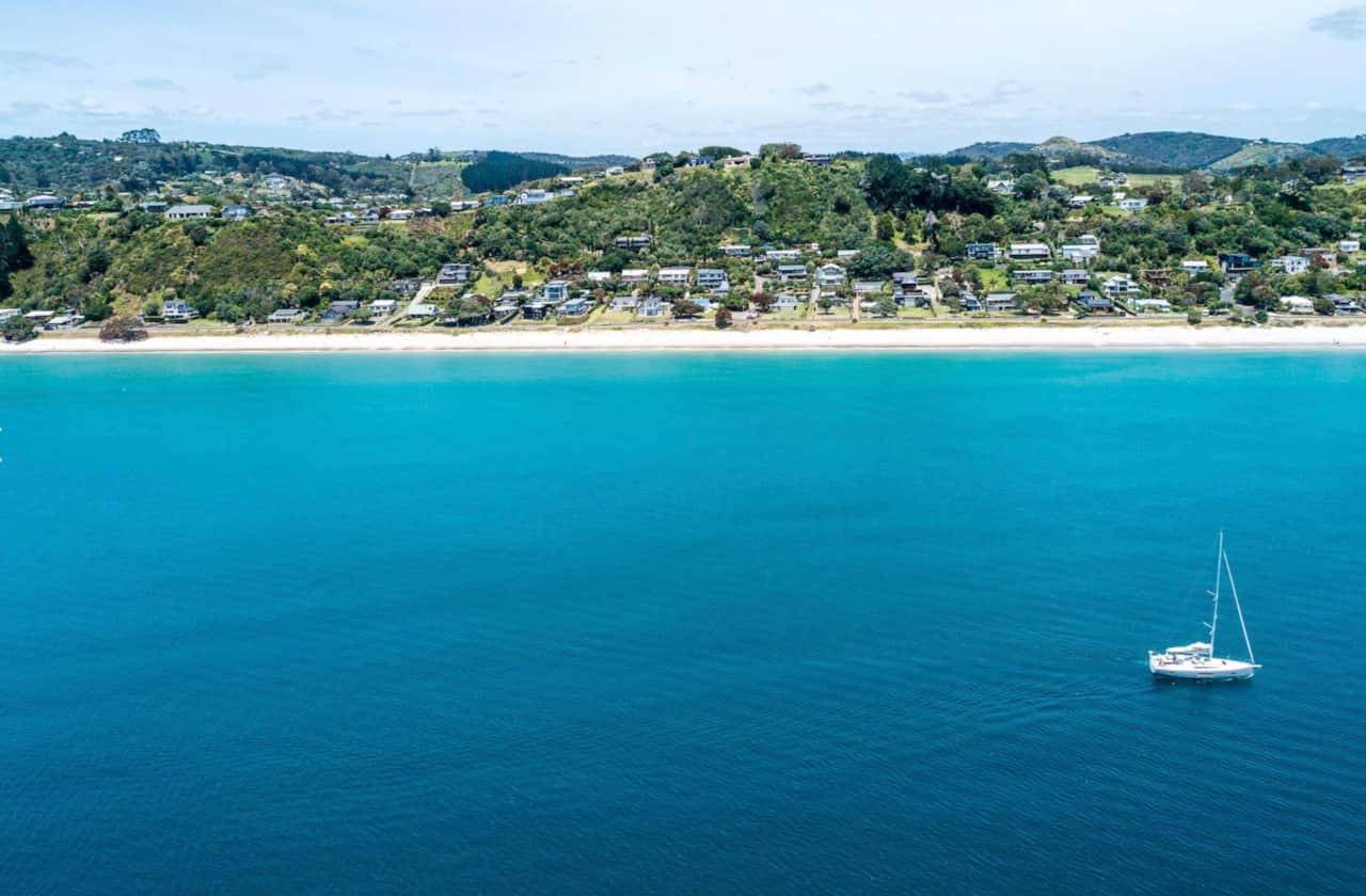 Onetangi Beach  10 min walk