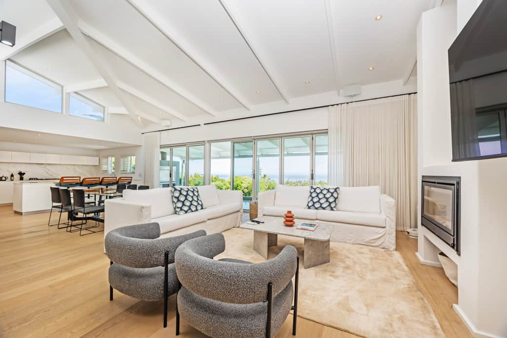 Lounge/ dinning area